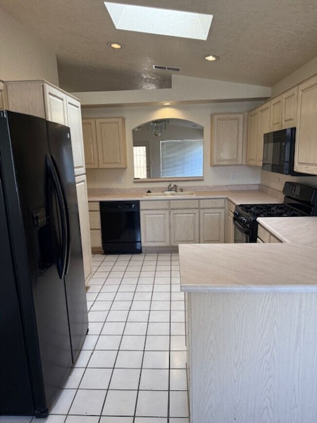 Foto del edificio - Charming and functional 3-Bedroom 2-Bath near Kirtland Air force base