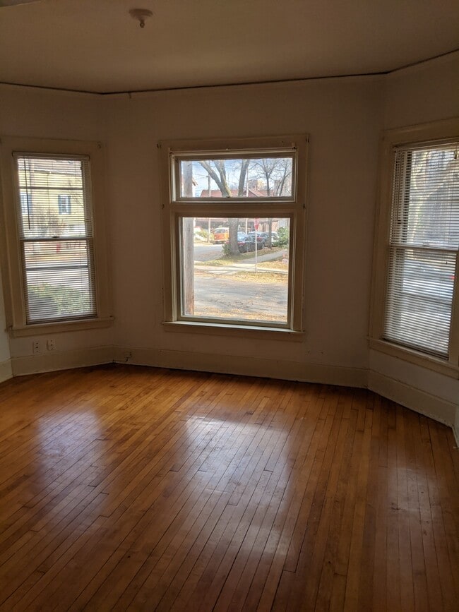 Building Photo - 1773 N Astor St