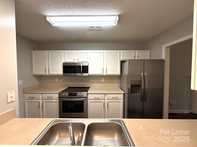 Building Photo - 6018 Patric Alan Ct