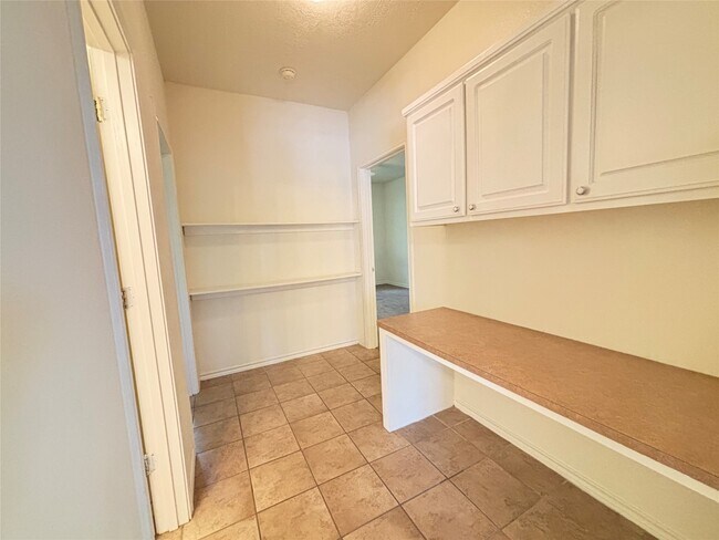 Foto del edificio - 2455 Montgomery Rd