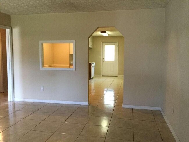 Foto del edificio - 140 Plum Orchard Rd