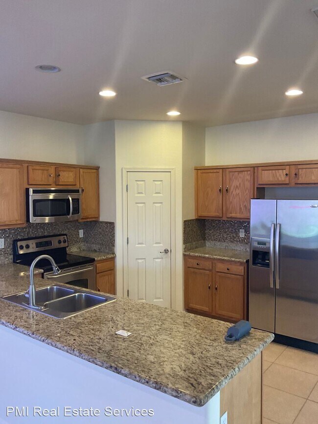 Building Photo - 3 br, 2 bath House - 2646 E Grandview Rd
