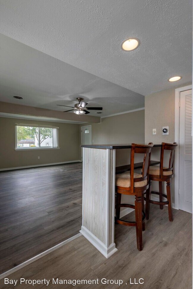 Building Photo - 3 br, 1 bath House - 17 Helicopter Dr