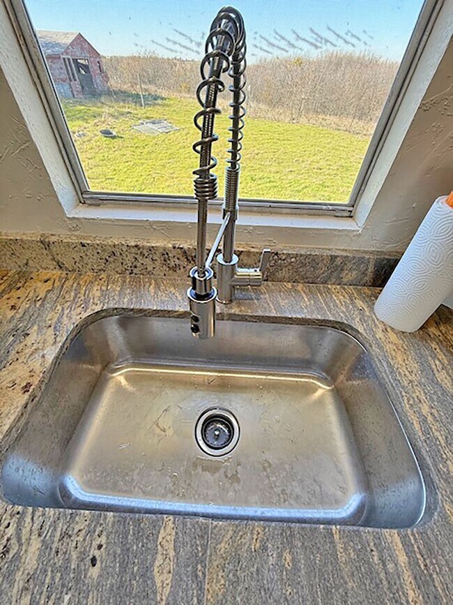 Foto del edificio - Beautiful 4 Bedroom 2 Bath manufactured home in Rhome Texas on 2 acres.