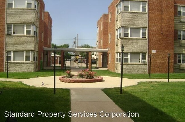 Building Photo - Studio, 1 bath House - 2409 W Balmoral Ave...