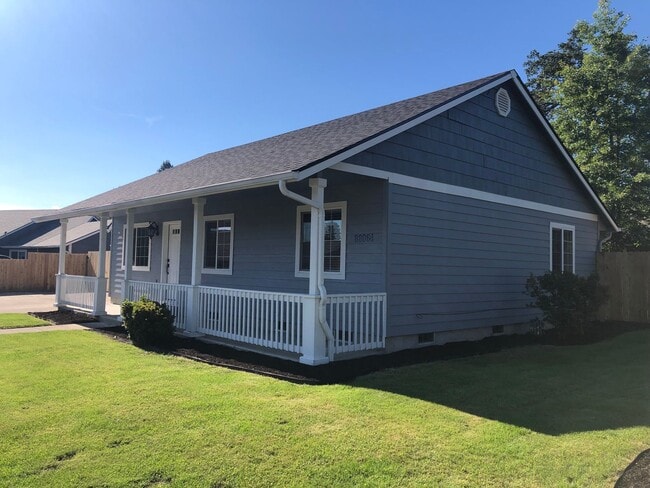 Building Photo - Updated 3 bedroom 2 bath house in Veneta!