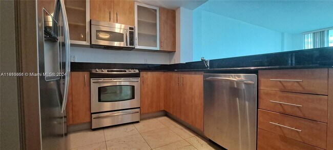 Foto del edificio - 7900 Harbor Island Dr