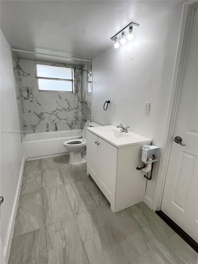 Foto del edificio - 1750 NE 191st St