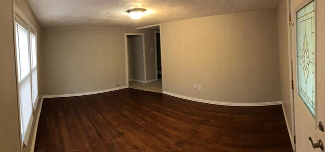 Foto del edificio - 3 Bedroom | 1 Bathroom Home | w/car port i...