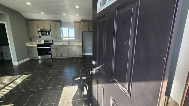 Foto del edificio - 15269 Ramona Ave