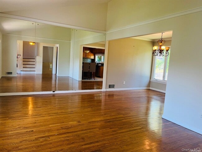 Building Photo - 40 Willets Dr