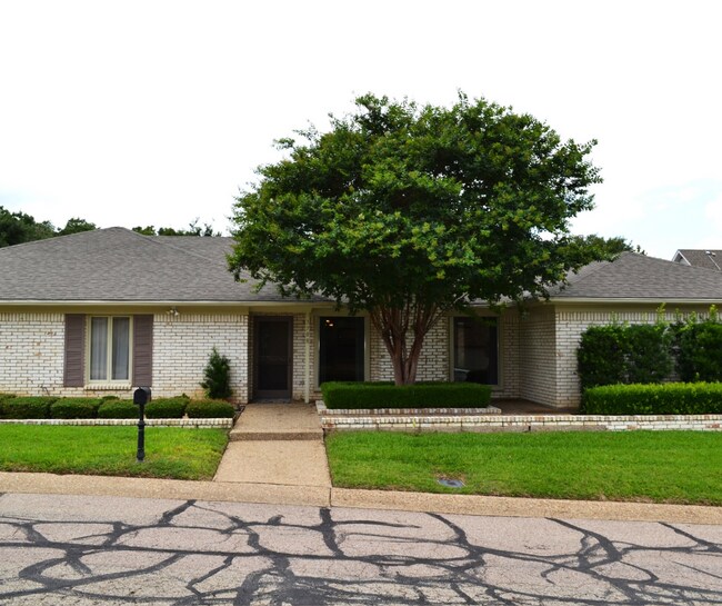 Foto del edificio - ***$600 OFF FIRST FULL MONTH'S RENT IF APP...