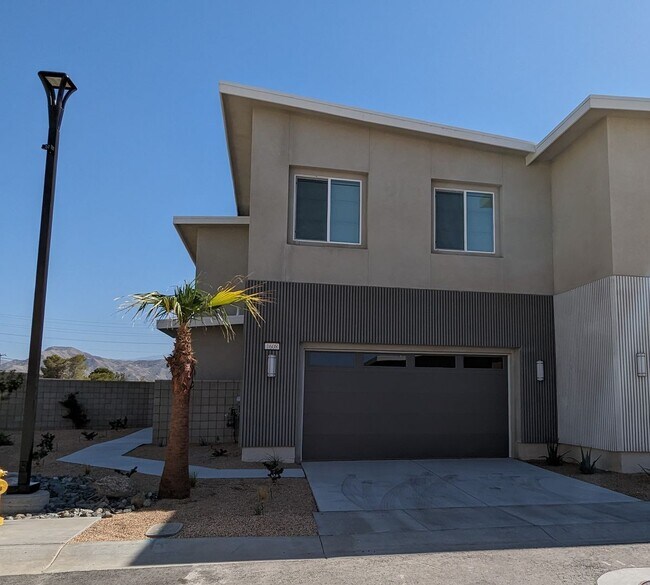 Foto del edificio - Beautiful Two-Story Four Bedroom Home at t...