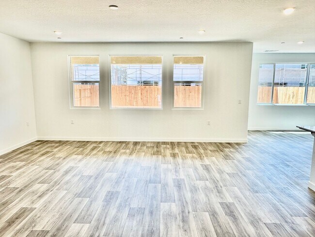 Foto del edificio - BRAND NEW 4/3 Lennar near Clovis East