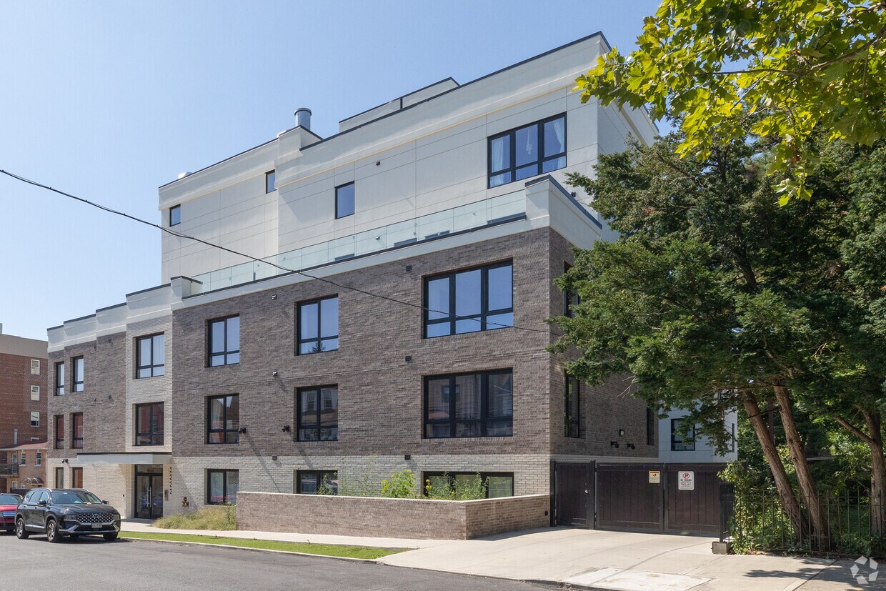 Primary Photo - 3333 Giles Pl