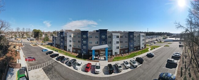 Foto del edificio - 600 Peters Creek