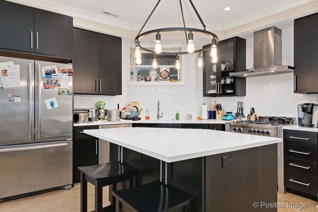Foto del edificio - 533 W Belden Ave