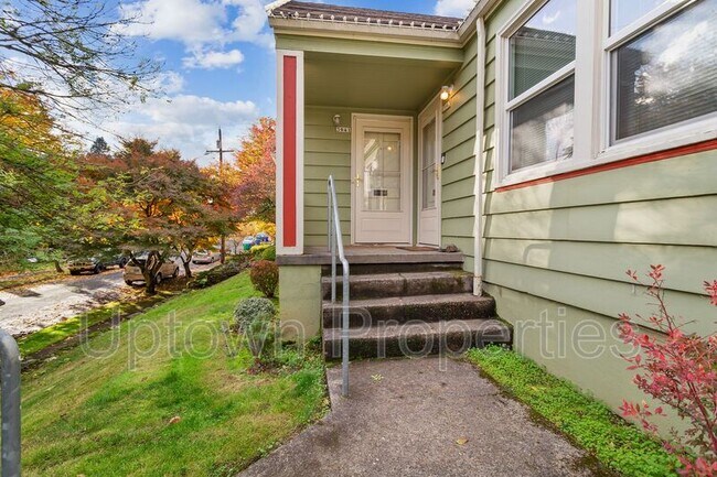 Building Photo - 3941 SE Brooklyn St
