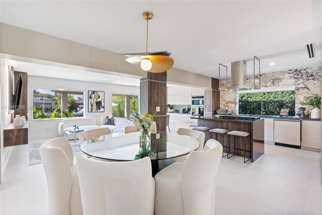 Foto del edificio - 7810 Hawthorne Ave