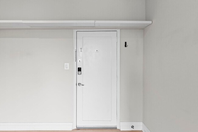 Photo - Bright Top-Floor 1BR Condo in Columbia Hei...