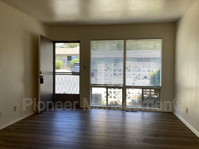 Foto del edificio - 861 NE Alameda Ave