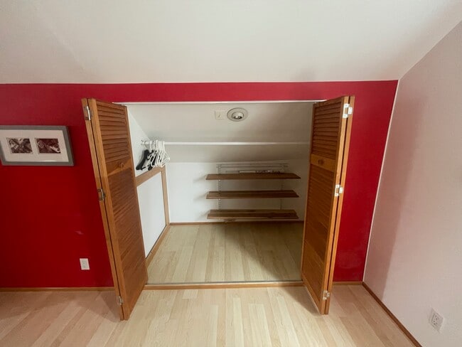 Main Bedroom - 118 S Vermont Ave