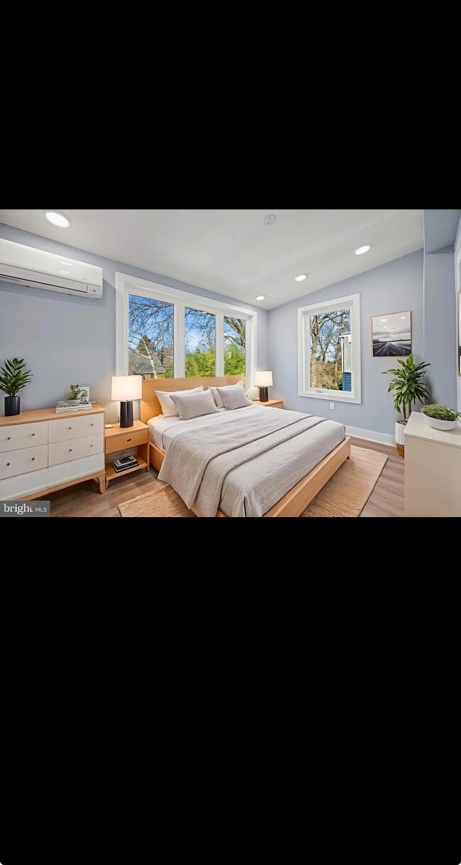 Building Photo - 4535 Avondale St