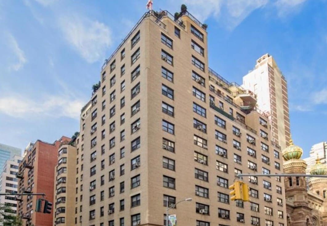 Vista del edificio - 135 E 54th St