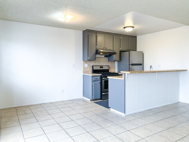 Building Photo - 450 N Coronado St