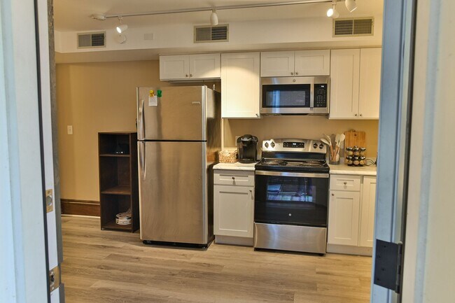 Building Photo - 119 Locust St