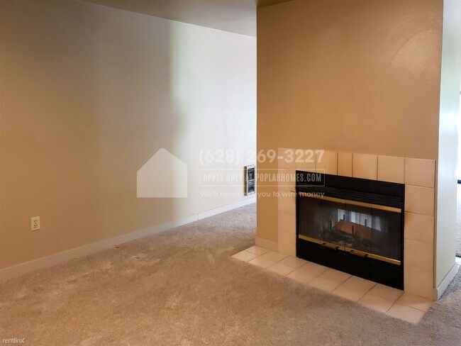 Building Photo - 2 br, 1 bath Condo - 5225 50th Avenue NE #...