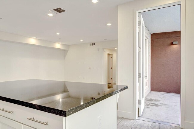 Building Photo - 330 Riesling Ave