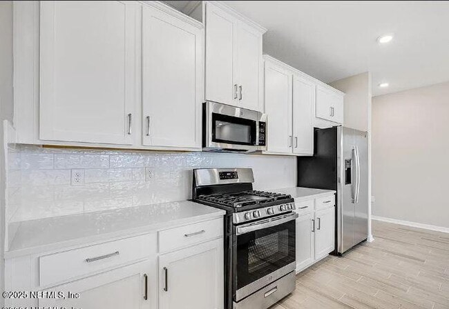 Building Photo - 240 Cherry Elm Dr