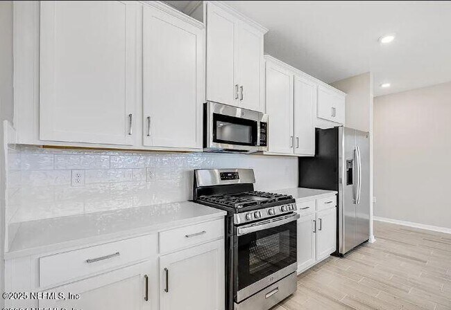 Foto del edificio - 240 Cherry Elm Dr