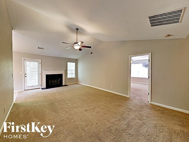 Building Photo - 355 Lakeside Point