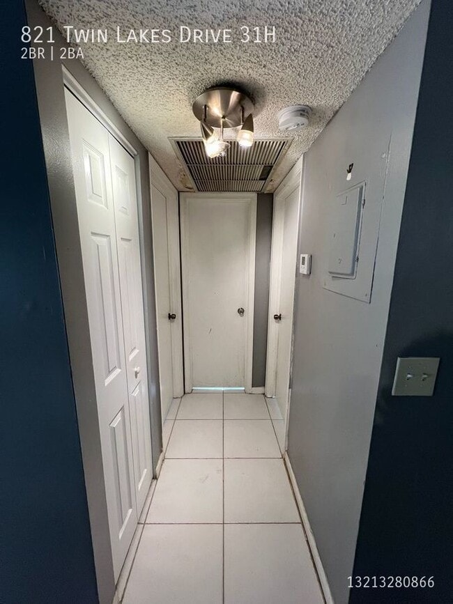 Photo - 821 Twin Lakes Drive 31H- House