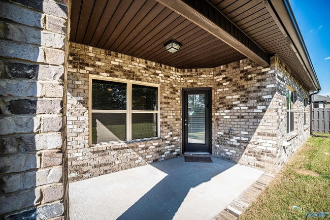 Building Photo - 147 Fernhill Dr NW