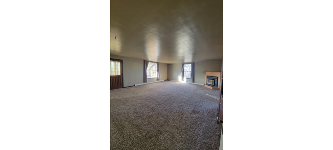 Building Photo - Secluded Country Living