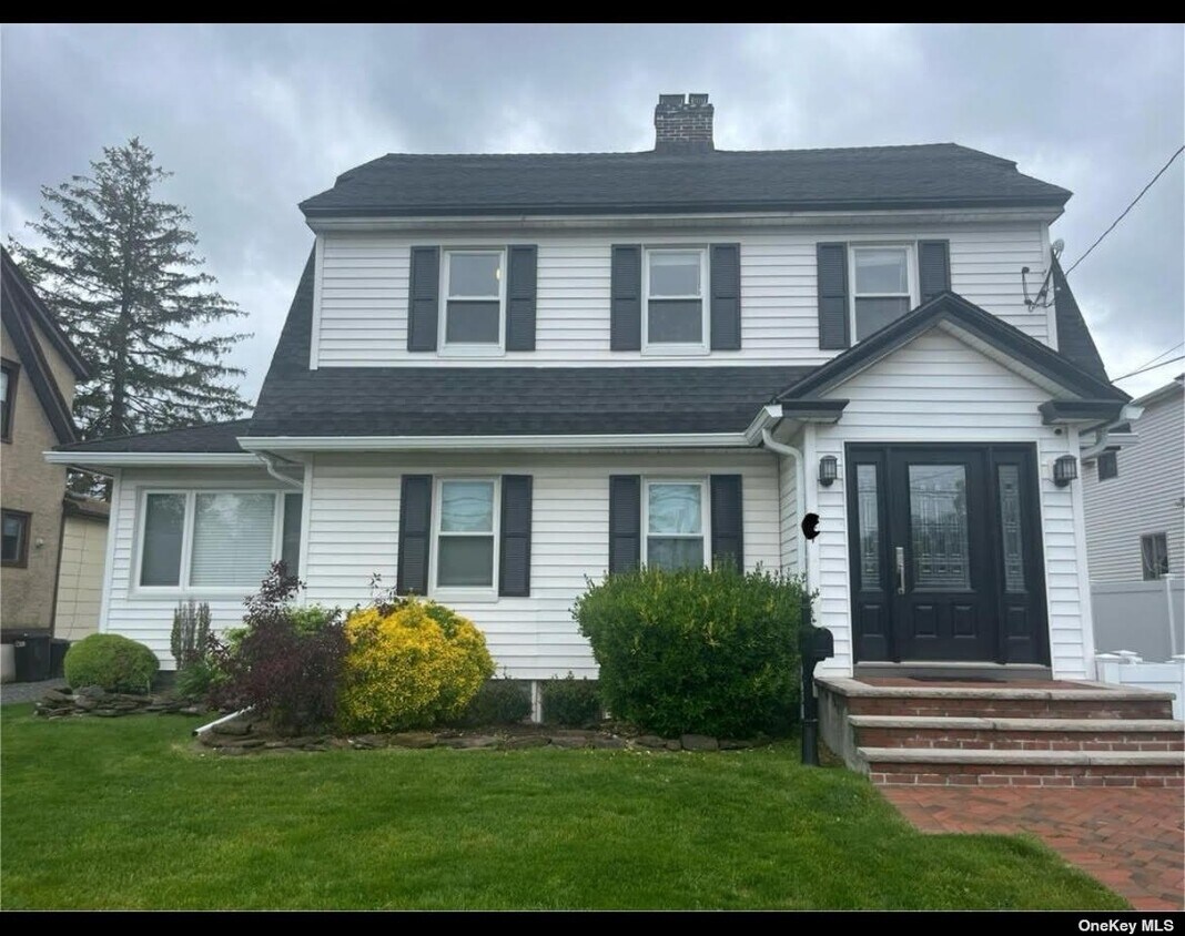 Primary Photo - 547 Summit Ave