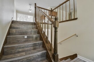 Building Photo - 2915 Valley Rose Dr