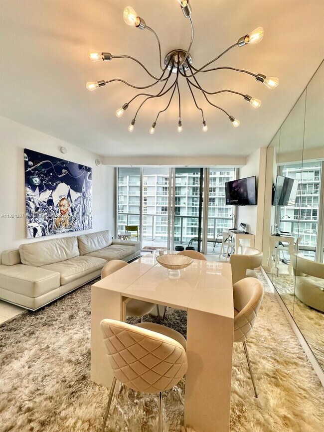 Building Photo - 495 Brickell Ave