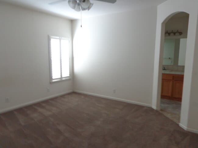 Building Photo - Beautiful 4 Bedroom, 2 Bath Home