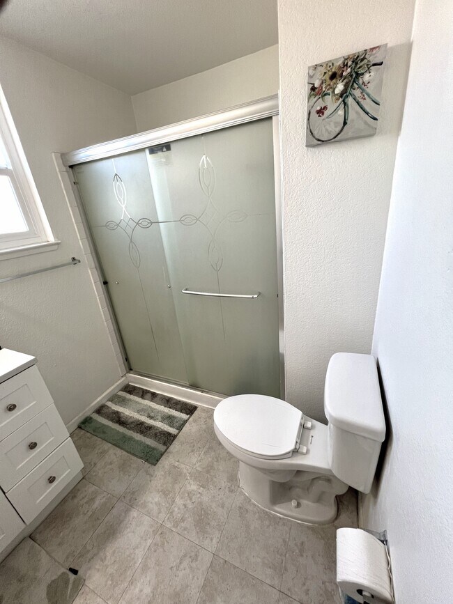 Attached Bath - 272 Duffy Ct
