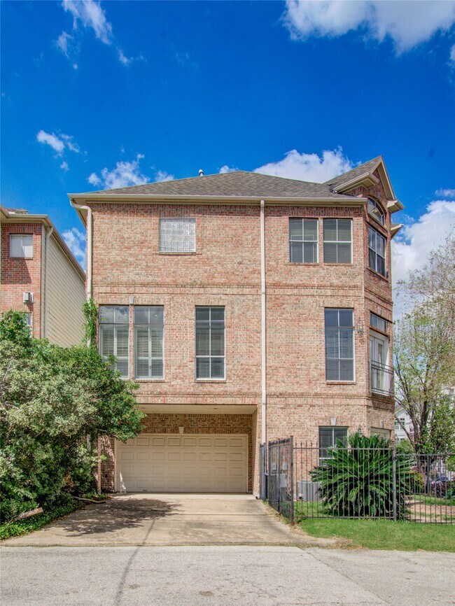 Building Photo - 501 Leverkuhn St