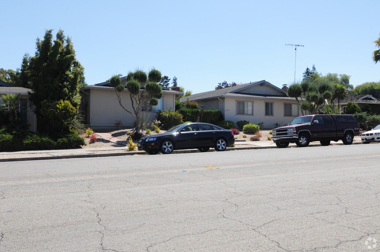 Primary Photo - 6582-6584 Crown Blvd