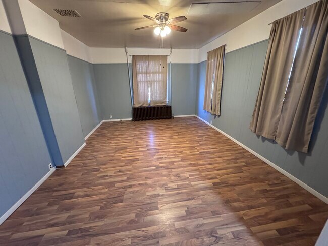 Sala de estar - 1332 Avenue F