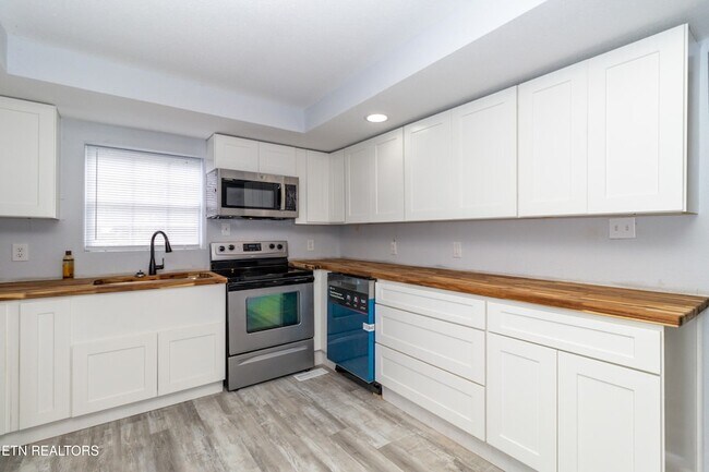 Foto del edificio - 770 Mahoney Rd