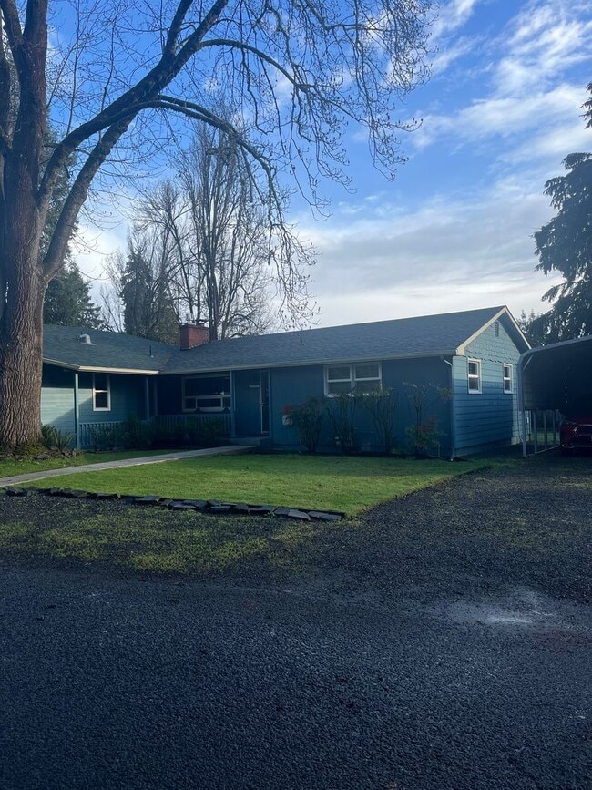 2-Bedroom 1-Bathroom home off River Road - 2-Bedroom 1-Bathroom home off River Road