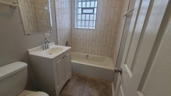 Foto del edificio - 1409 E 69th Pl