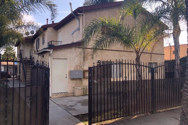 Foto del edificio - 5716 Waring Ave